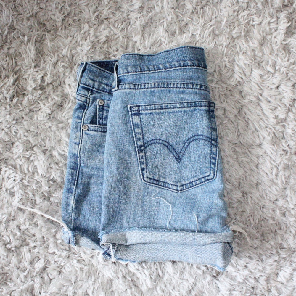 Levi Cutoff Jean Shorts